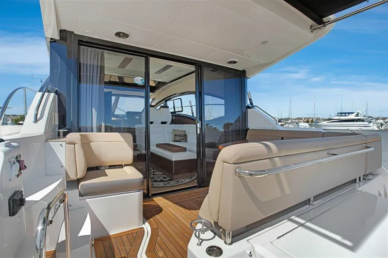 Slide: The Image of Sea Ray Sundancer 400 2017 - 16
