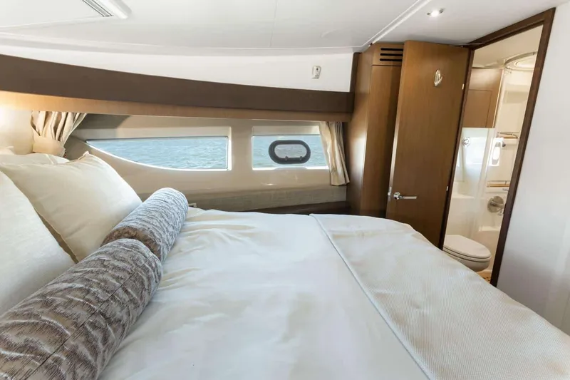 Slide: The Image of Sea Ray Sundancer 400 2017 - 50