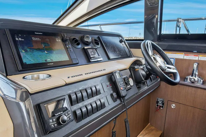 Slide: The Image of Sea Ray Sundancer 400 2017 - 32