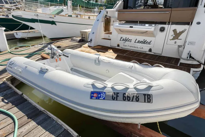 Slide: The Image of Sea Ray Sundancer 400 2017 - 87