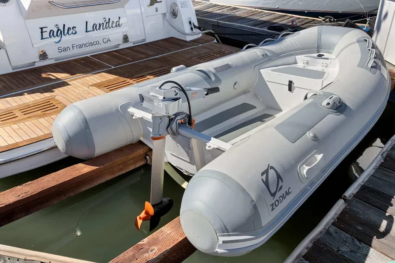 Slide: The Image of Sea Ray Sundancer 400 2017 - 86