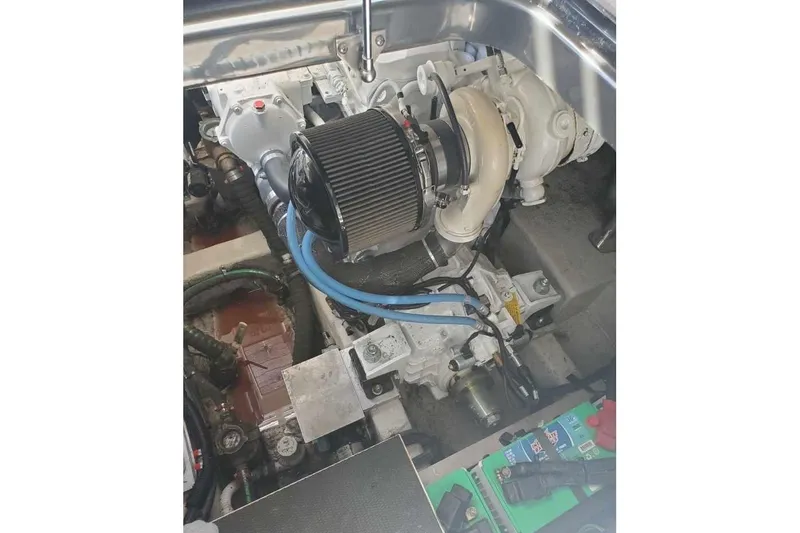 Slide: The Image of Sea Ray Sundancer 400 2016 - 33