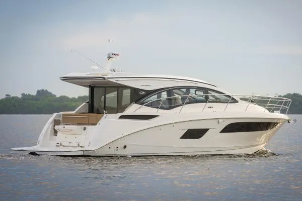 Slide: The Image of Sea Ray Sundancer 400 2016 - 42
