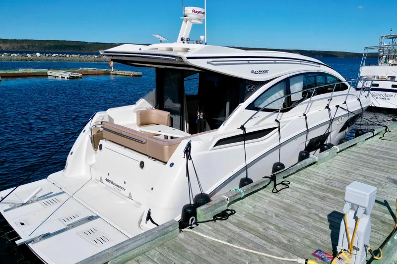 Slide: The Image of Sea Ray Sundancer 400 2016 - 9