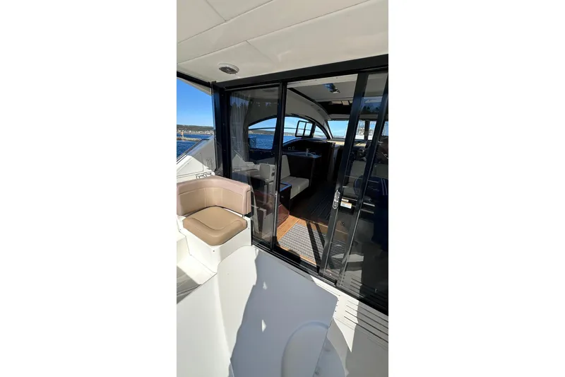 Slide: The Image of Sea Ray Sundancer 400 2016 - 17