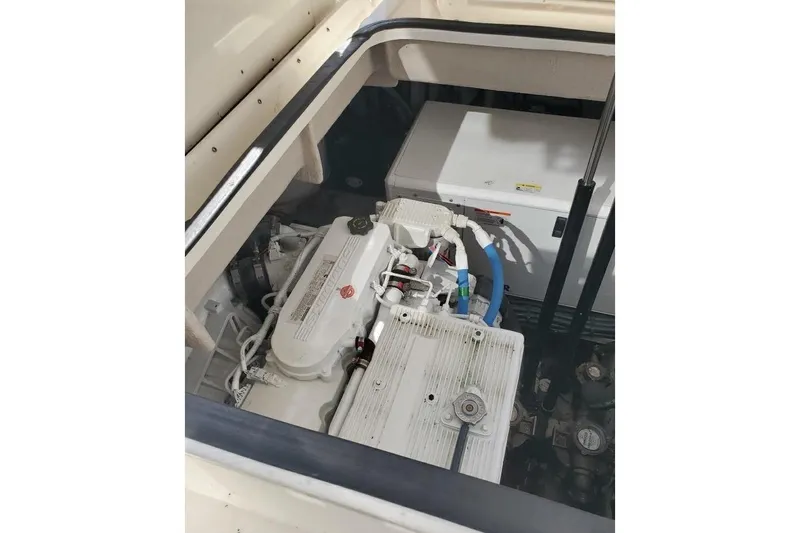 Slide: The Image of Sea Ray Sundancer 400 2016 - 32