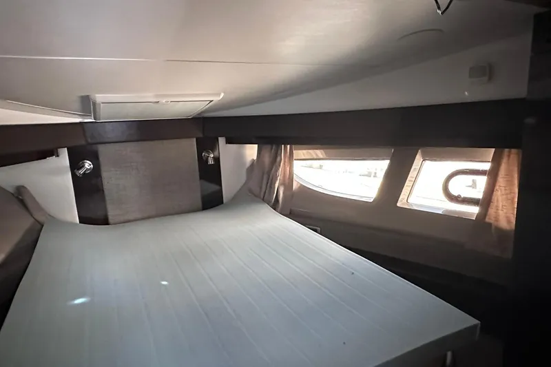 Slide: The Image of Sea Ray Sundancer 400 2016 - 28