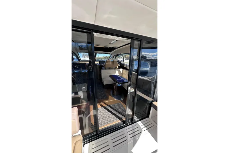 Slide: The Image of Sea Ray Sundancer 400 2016 - 18