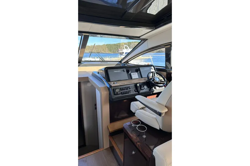 Slide: The Image of Sea Ray Sundancer 400 2016 - 23