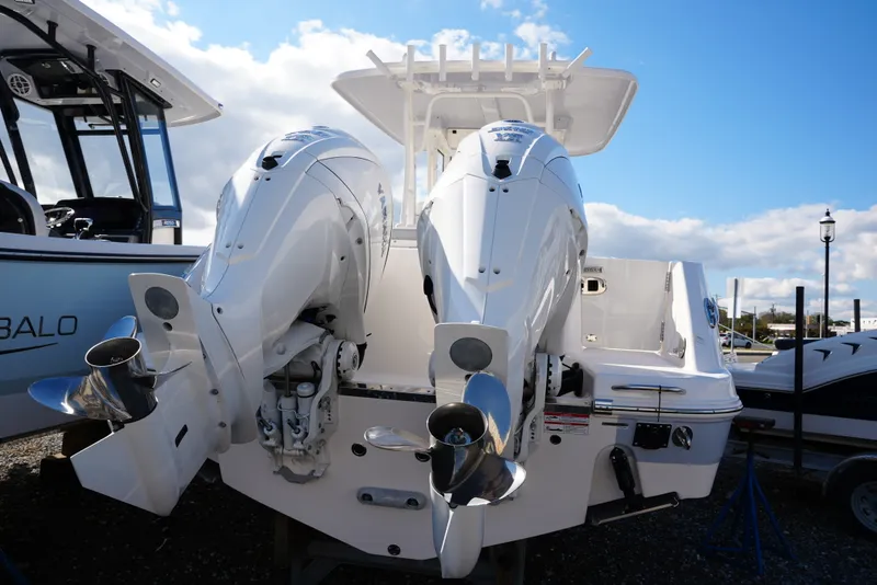 Slide: The Image of Robalo R302 2025 - 2