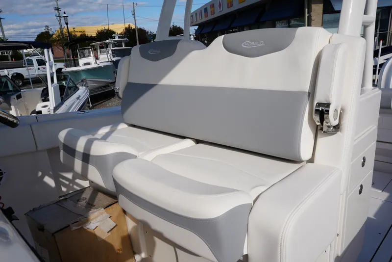 Slide: The Image of Robalo R302 2025 - 19