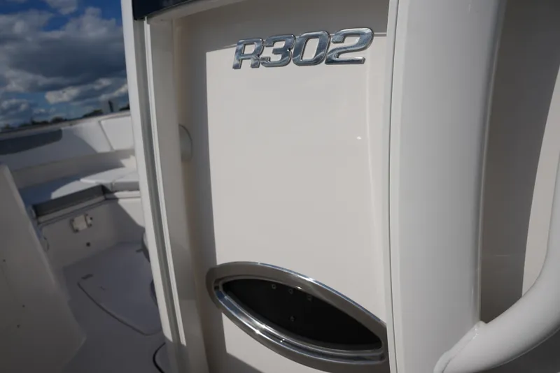 Slide: The Image of Robalo R302 2025 - 26