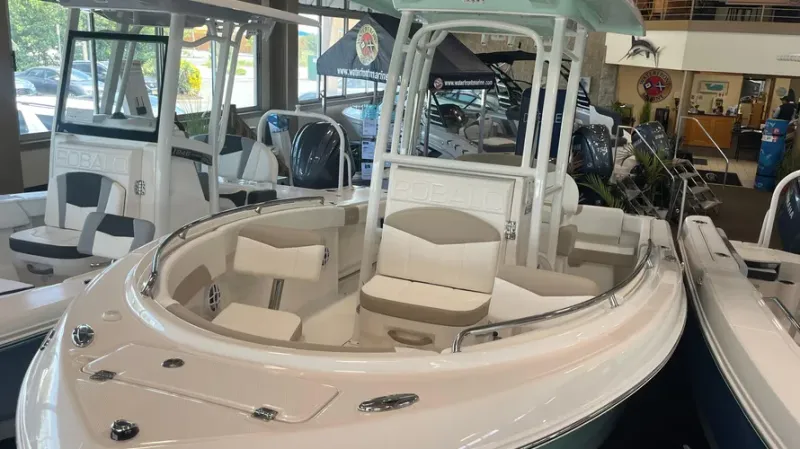Slide: The Image of Robalo R222EX 2025 - 3