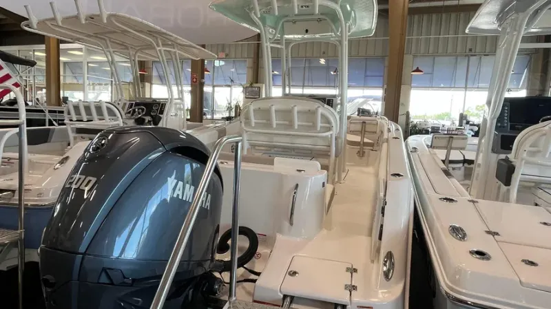 Slide: The Image of Robalo R222EX 2025 - 8