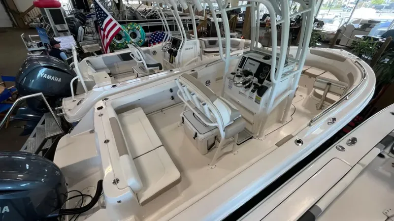 Slide: The Image of Robalo R222EX 2025 - 4