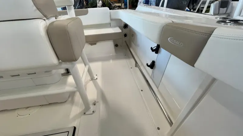 Slide: The Image of Robalo R222EX 2025 - 11