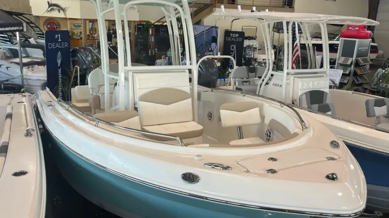 Slide: The Image of Robalo R222EX 2025 - 1