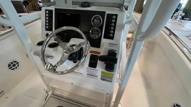 Slide: The Image of Robalo R222EX 2025 - 7