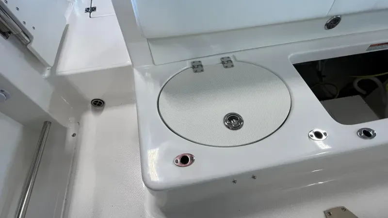 Slide: The Image of Robalo R222EX 2025 - 24