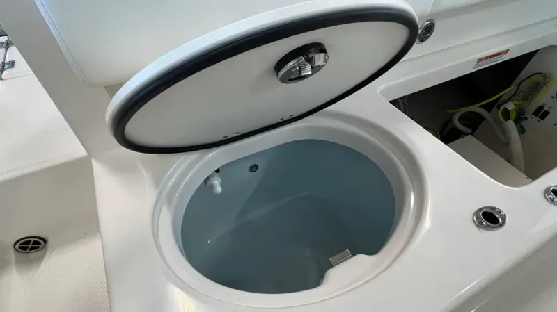 Slide: The Image of Robalo R222EX 2025 - 25