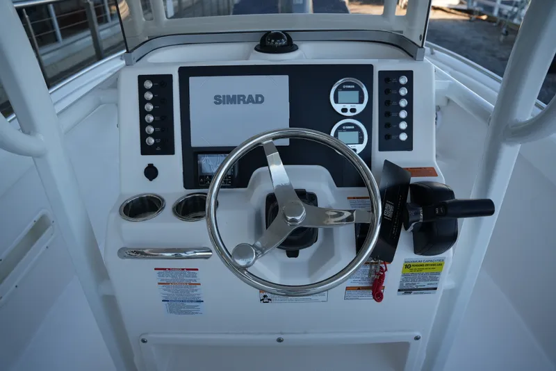 Slide: The Image of Robalo R222EX 2025 - 11