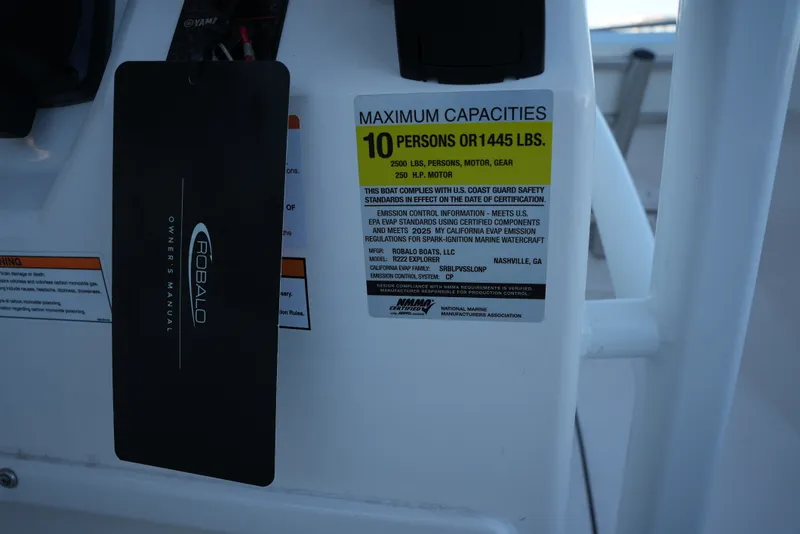 Slide: The Image of Robalo R222EX 2025 - 51