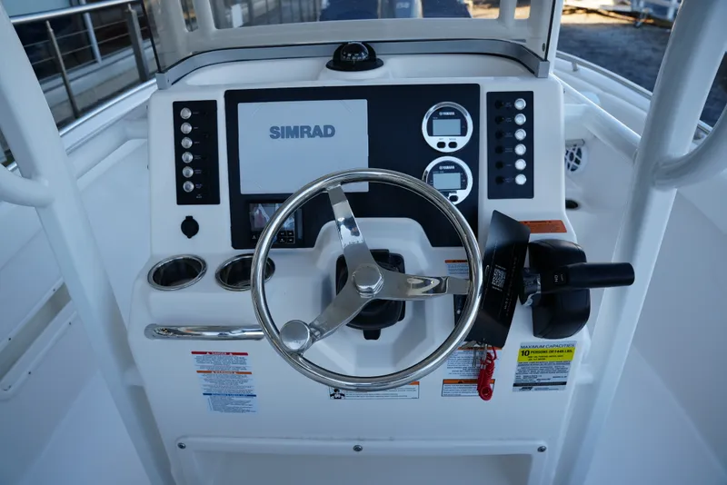 Slide: The Image of Robalo R222EX 2025 - 8
