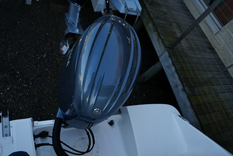Slide: The Image of Robalo R222EX 2025 - 7