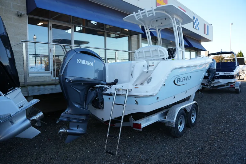 Slide: The Image of Robalo R222EX 2025 - 1