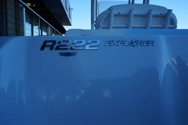 Slide: The Image of Robalo R222EX 2025 - 53