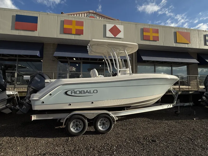 Slide: The Image of Robalo R222EX 2025 - 55