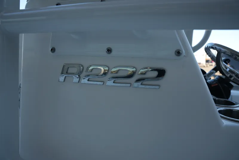 Slide: The Image of Robalo R222EX 2025 - 16