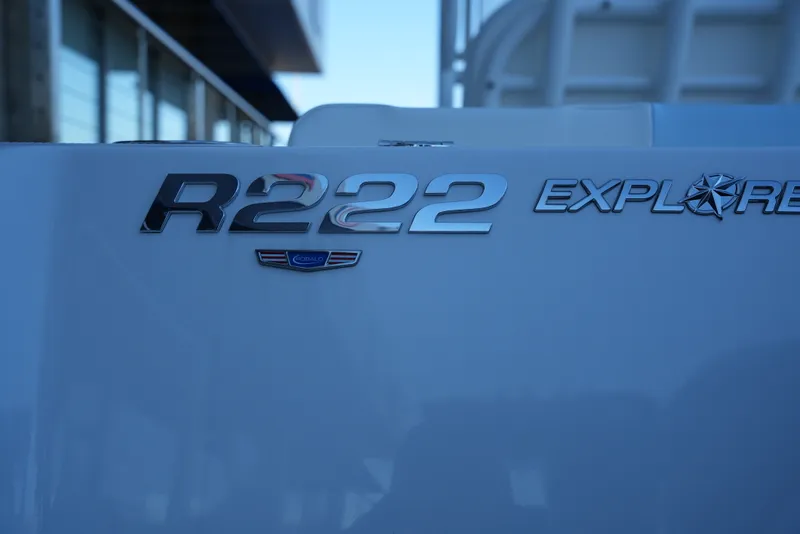 Slide: The Image of Robalo R222EX 2025 - 52