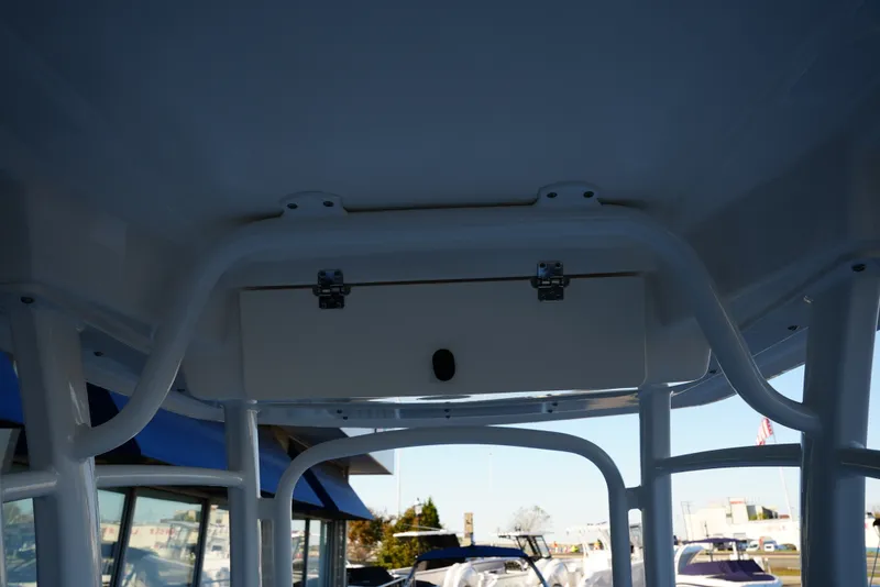 Slide: The Image of Robalo R222EX 2025 - 12