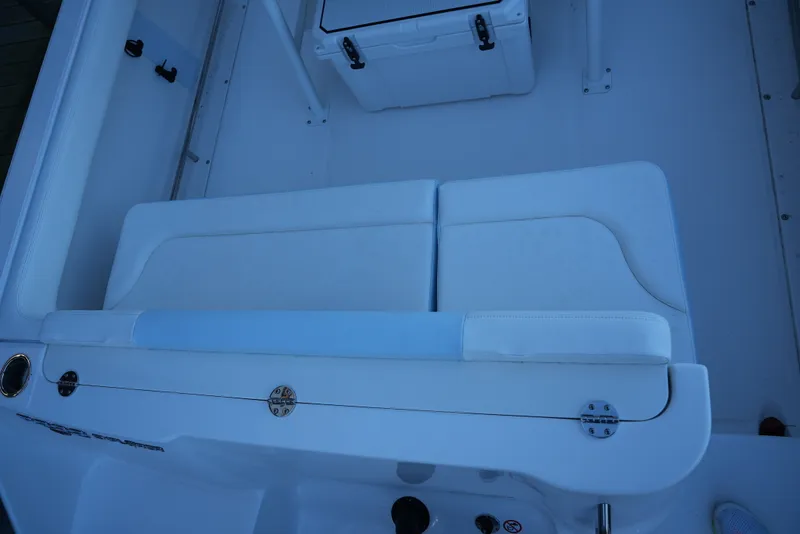 Slide: The Image of Robalo R222EX 2025 - 6