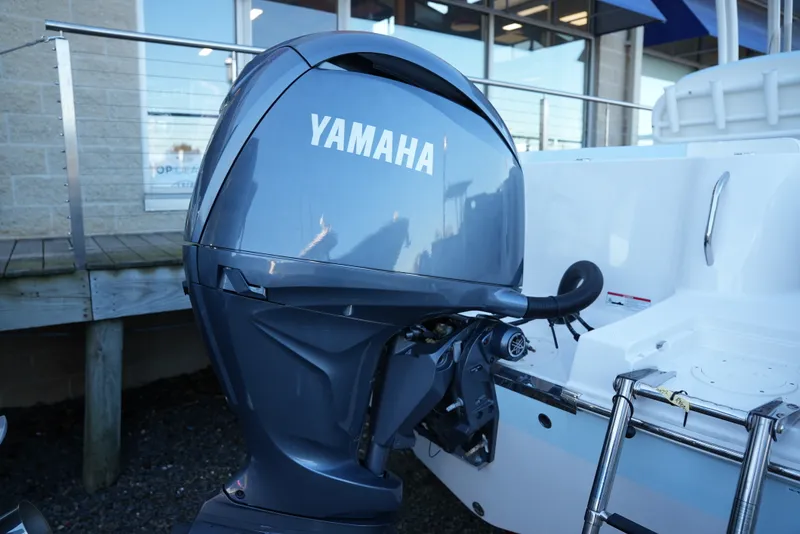 Slide: The Image of Robalo R222EX 2025 - 2
