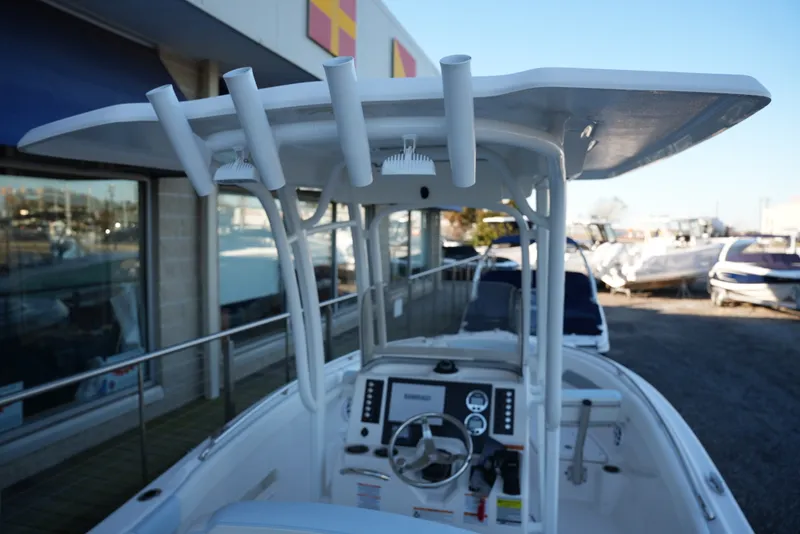 Slide: The Image of Robalo R222EX 2025 - 4