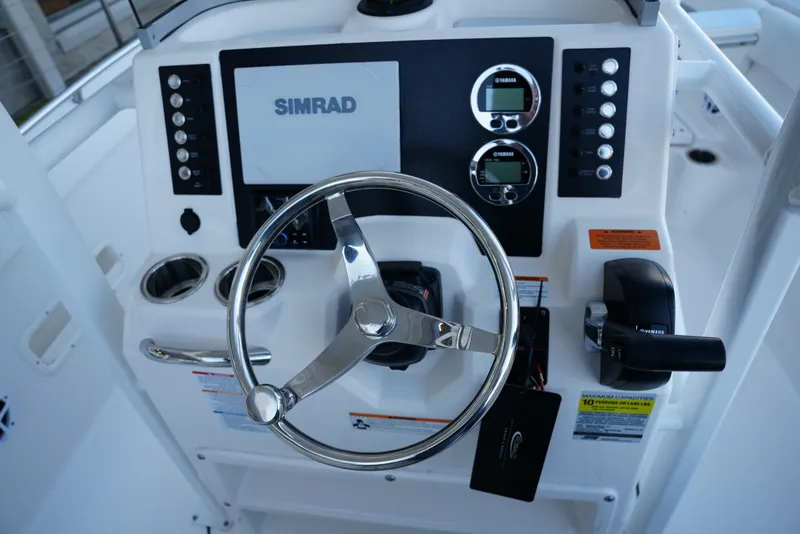 Slide: The Image of Robalo R222EX 2025 - 25