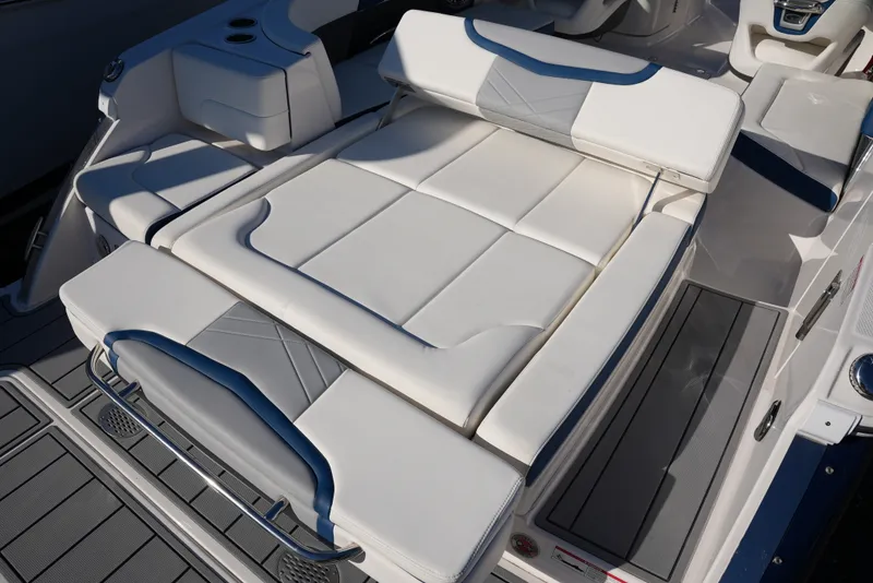 Slide: The Image of Chaparral 287SSX 2023 - 6