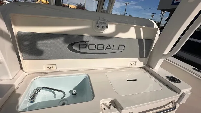 Slide: The Image of Robalo R360 2024 - 3