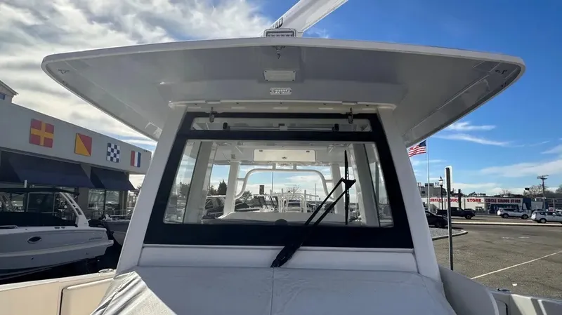 Slide: The Image of Robalo R360 2024 - 15