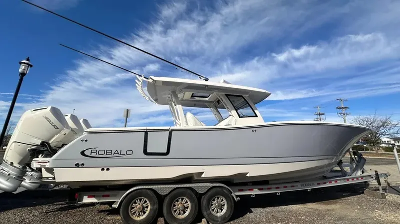 The Image of Robalo R360 2024 - undefined