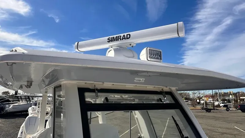 Slide: The Image of Robalo R360 2024 - 16