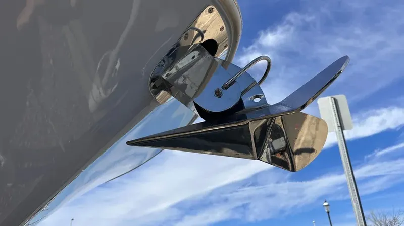 Slide: The Image of Robalo R360 2024 - 24