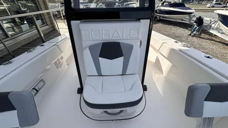 Slide: The Image of Robalo R266 2024 - 25