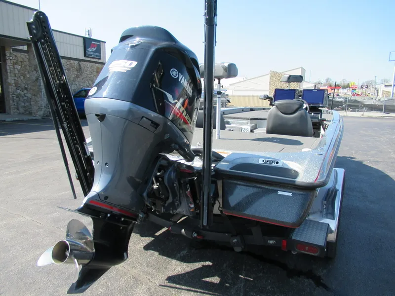 Slide: The Image of Caymas CX 21 PRO 2021 - 9