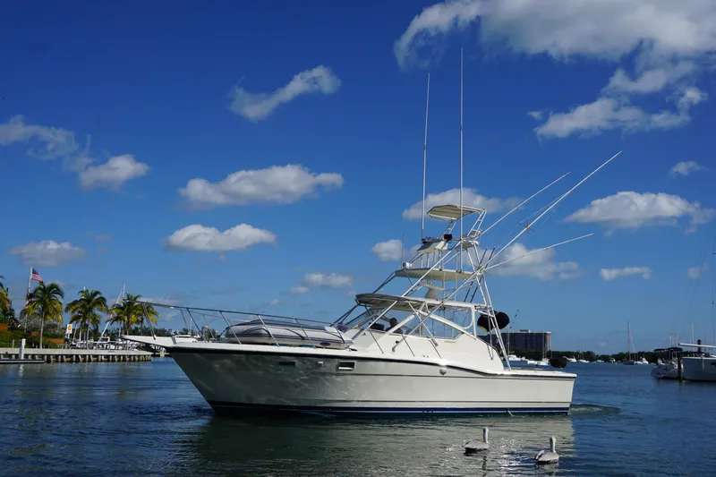 Slide: The Image of Hatteras 36 Convertible 1985 - 15