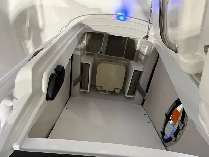 Slide: The Image of Finseeker 220 Center Console 2024 - 28