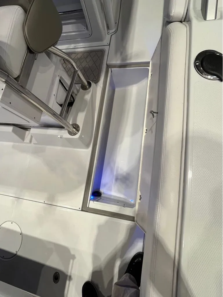 Slide: The Image of Finseeker 220 Center Console 2024 - 29
