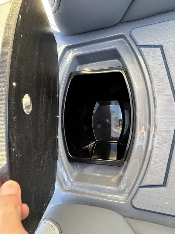 Slide: The Image of Malibu 21 LX 2026 - 40